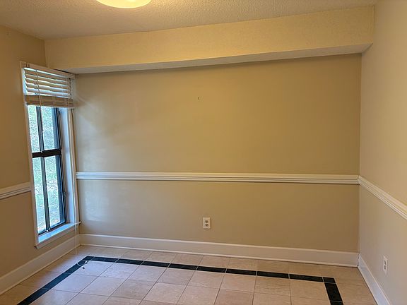 4th image of 102 Oak Tree Dr