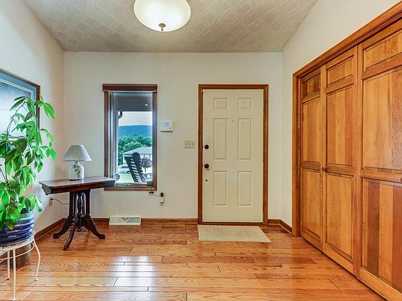 3rd image of 4621 Red Barn Ln