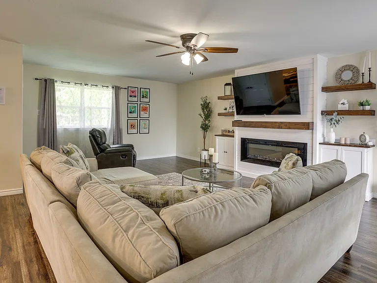 4002 Commonwealth Dr — Photo 11
