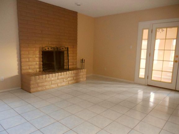 4th image of 2141 S Las Flores