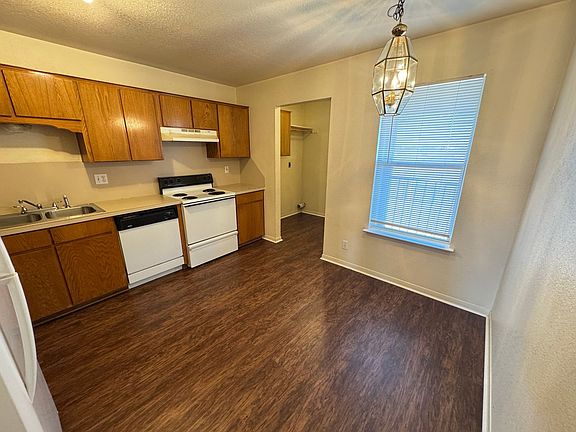 5th image of 1101 Circle M Dr APT D