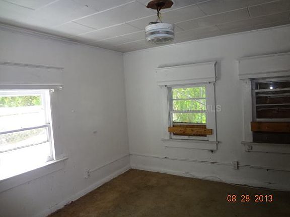 4th image of 1105 E Lake Ave