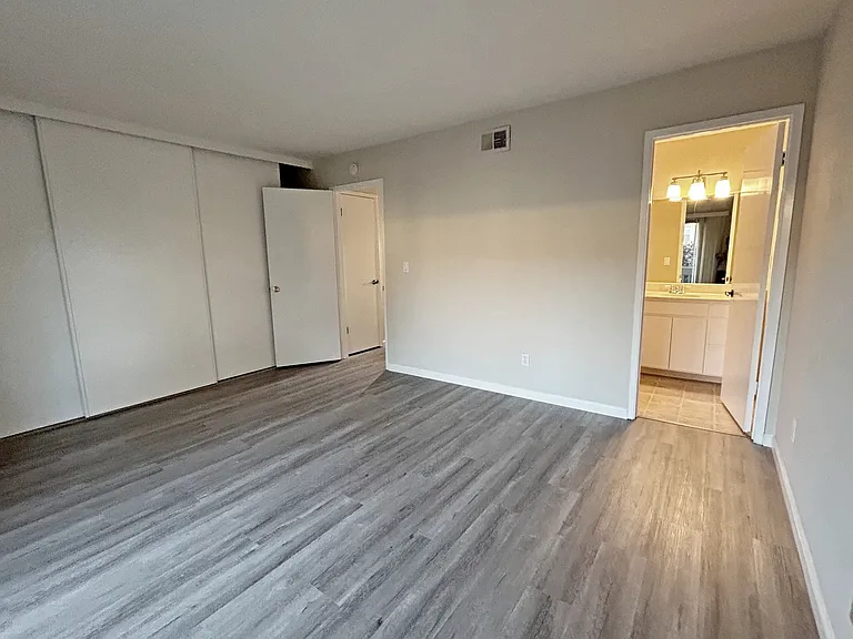 1220 Crescent Ter — Photo 11