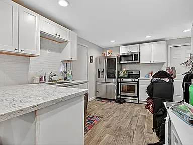511 W Orange St — Photo 36