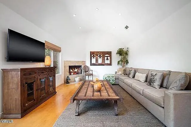 748 N La Jolla Ave — Photo 4