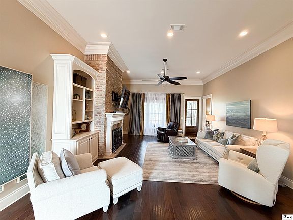 2nd image of 1821 Toulouse Dr
