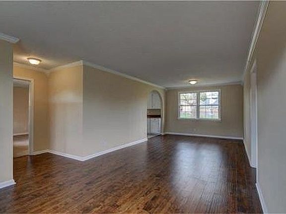 3rd image of 723 Overton Dr
