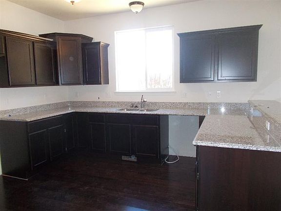 4th image of 931 Plum Grove Dr