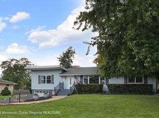 7 Forest Dr, Middletown, NJ 07748