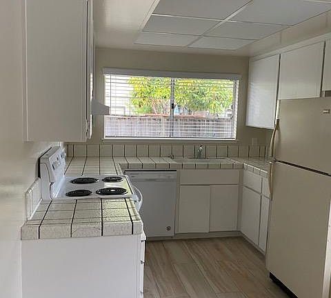 5th image of 5875 El Dori Dr