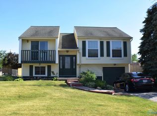 7321 Starcrest Rd, Perrysburg, OH 43551