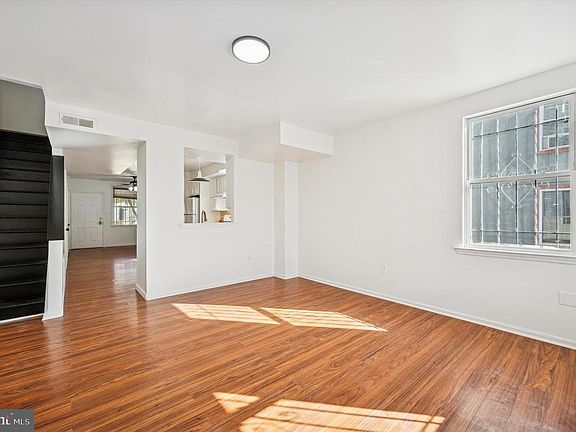 3rd image of 1817 Wilmot St