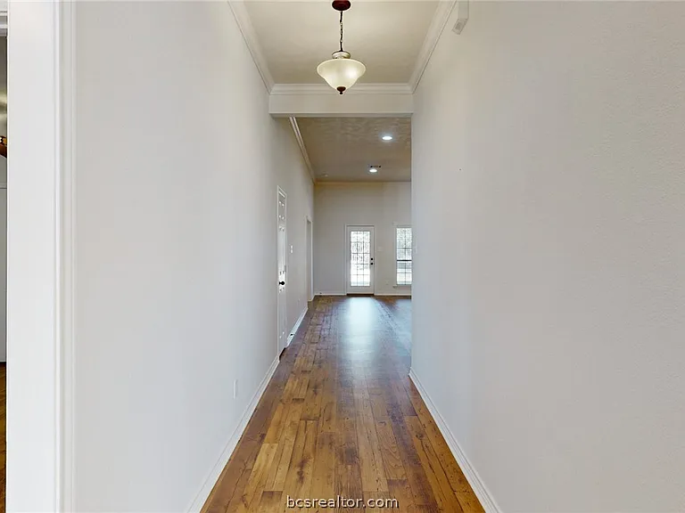 1101 Pamplin Ct — Photo 3