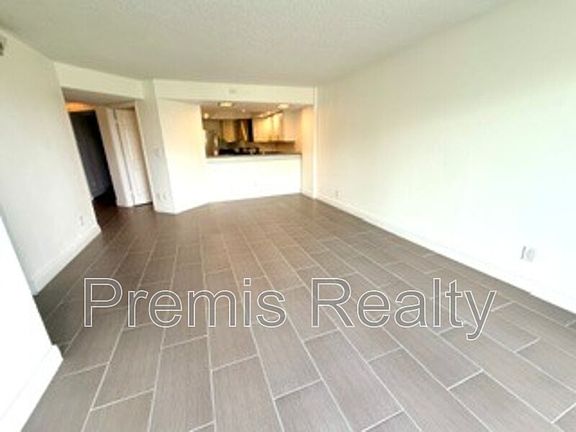 5th image of 14820 Rue De Bayonne #1-404