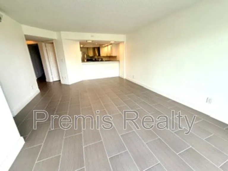 14820 Rue De Bayonne #1-404 — Photo 5