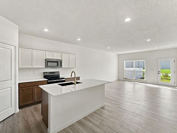 3rd image of 1214 Rock Ridge Cir