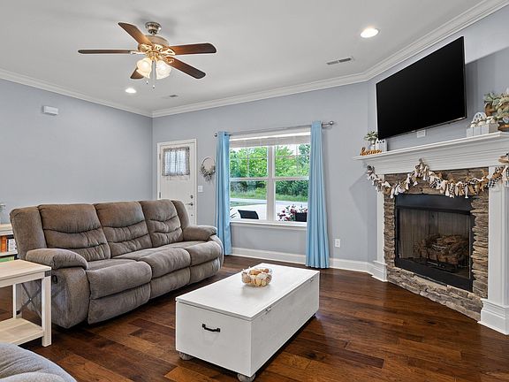 4th image of 3212 Parker Ln