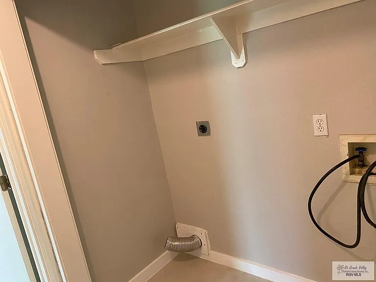 2098 El Paraiso — Photo 17