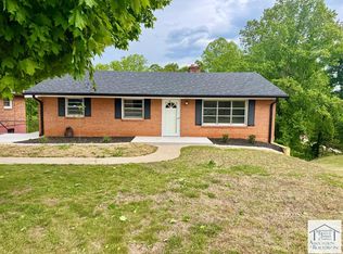 1411 Roundabout Rd, Martinsville, VA 24112