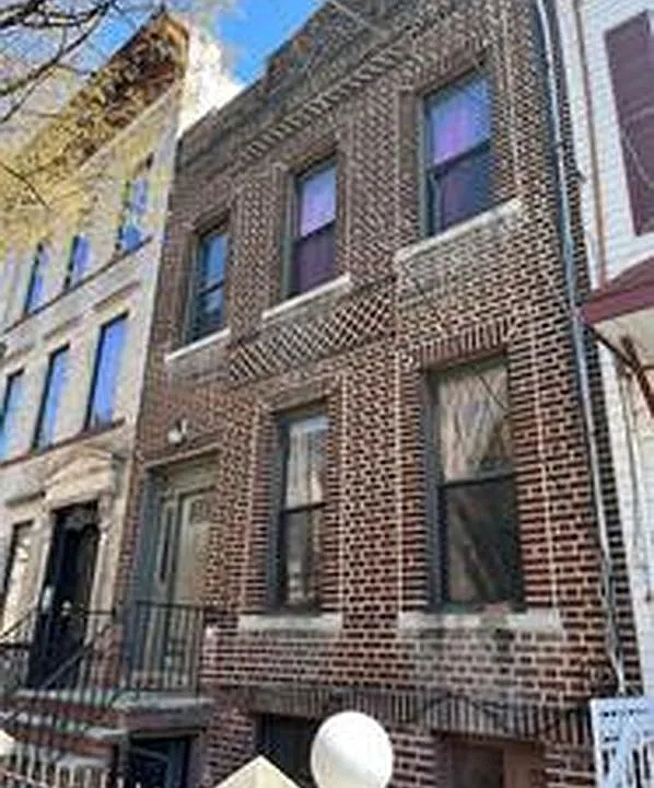 Building Photo 3