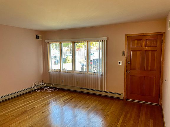 2nd image of 176 Lamport Blvd