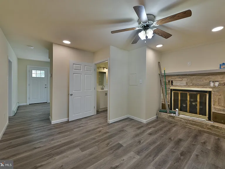 422 Willow Grove Ave — Photo 14