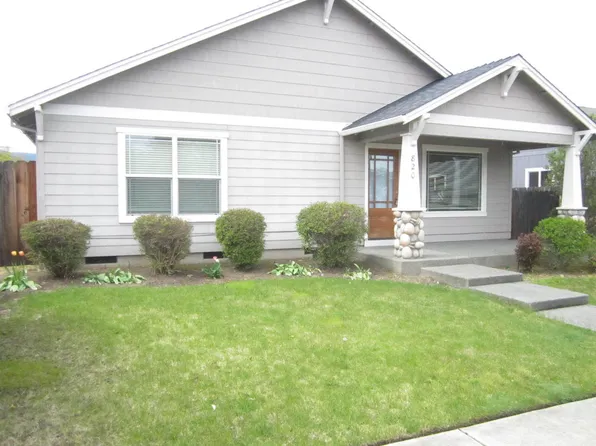 820 Isherwood Dr, Central Pt, OR 97502