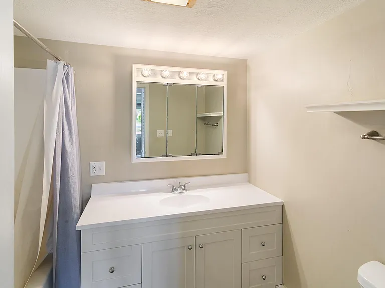 502 E High St — Photo 10