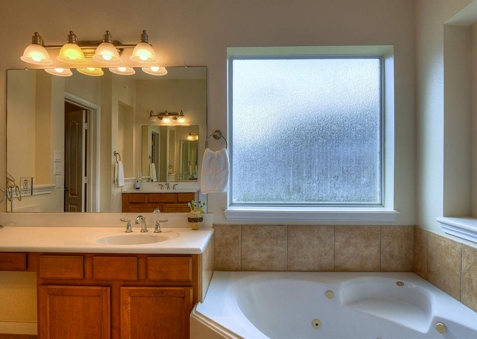 1st image of 2101 Cambridge Bay Dr