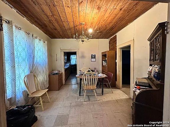 4th image of 2107 Saunders Ave
