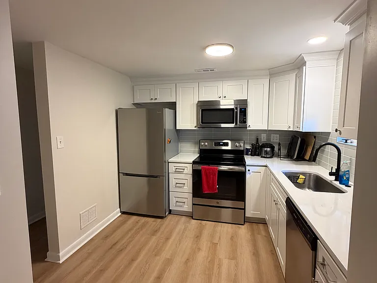 1523 Oleander Ave — Photo 6