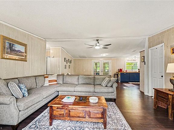 3rd image of 1375 Ward Rd