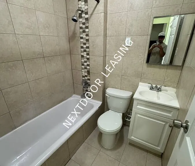 220 Roseville Ave #305M — Photo 2