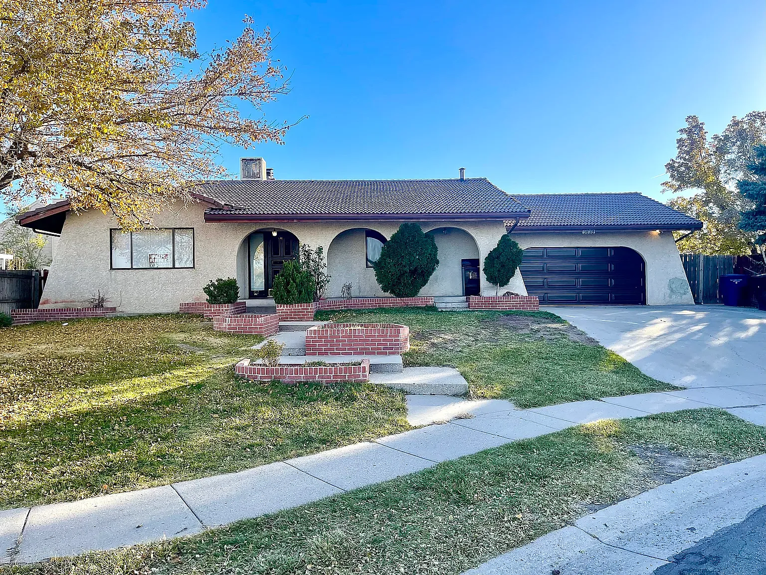 5 bed, 3000 sqft, $3,000 — Photo 1