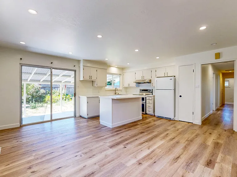 1925 Leafgreen Dr — Photo 13