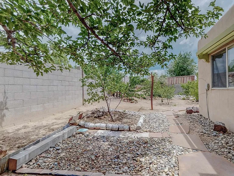 2401 San Patricio Plz — Photo 3