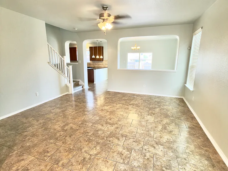 455 Gina Dr — Photo 4