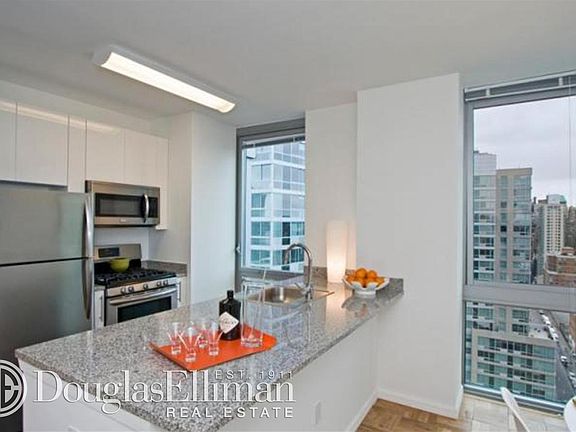 2nd image of 505 W 37th St Ph 03
