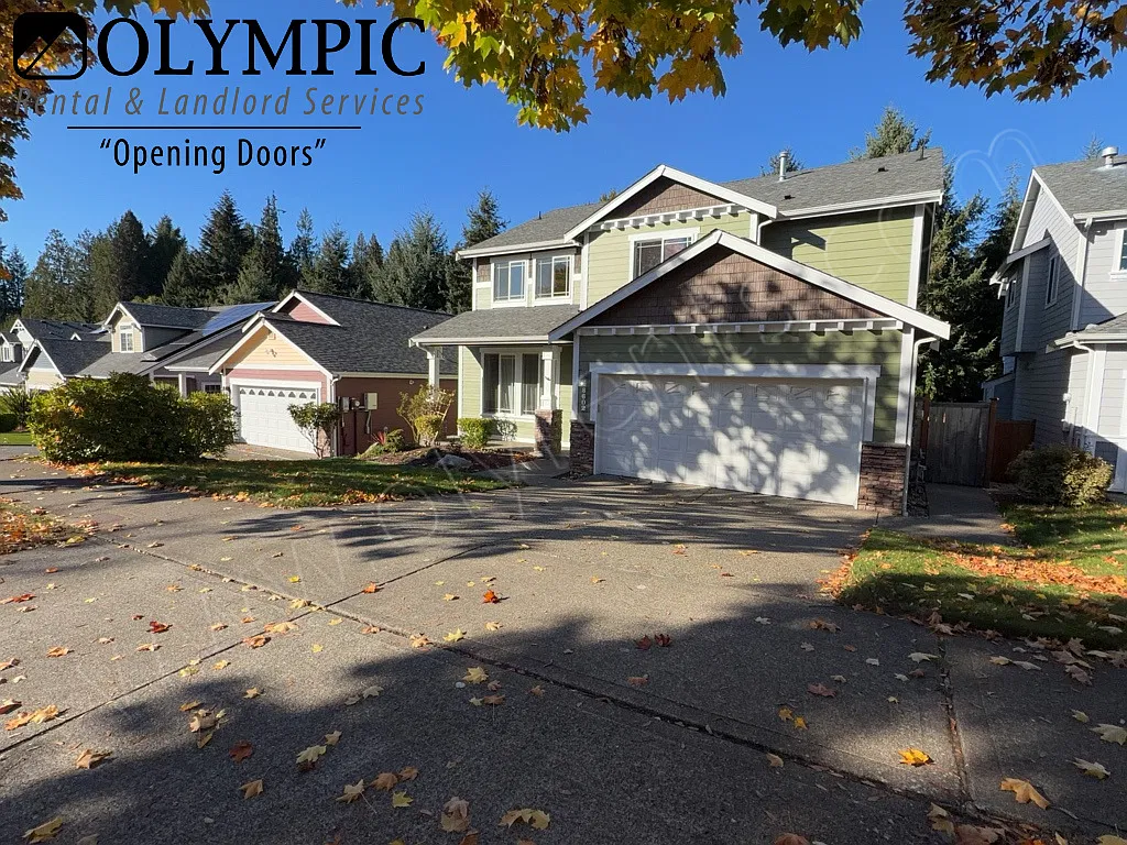 Beautiful 3 bedroom/2.5 bath home in Evergreen Heights w/ fenced yard! — Photo 3