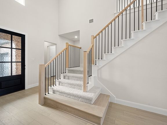 3rd image of 609 Bunchberry St