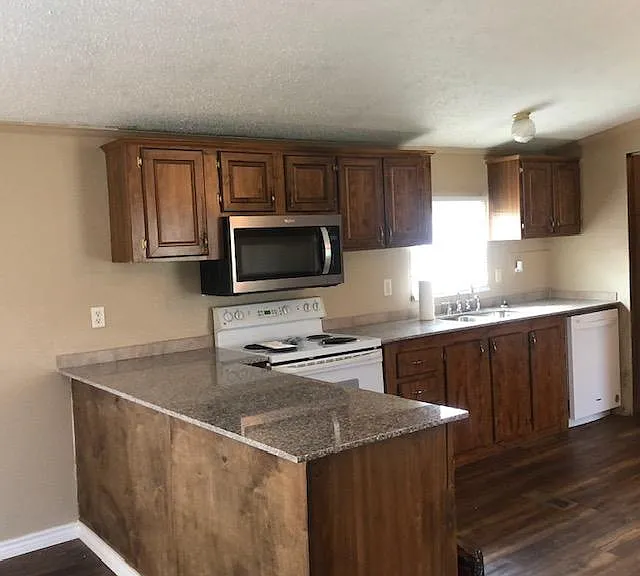 603 W Walnut St — Photo 16