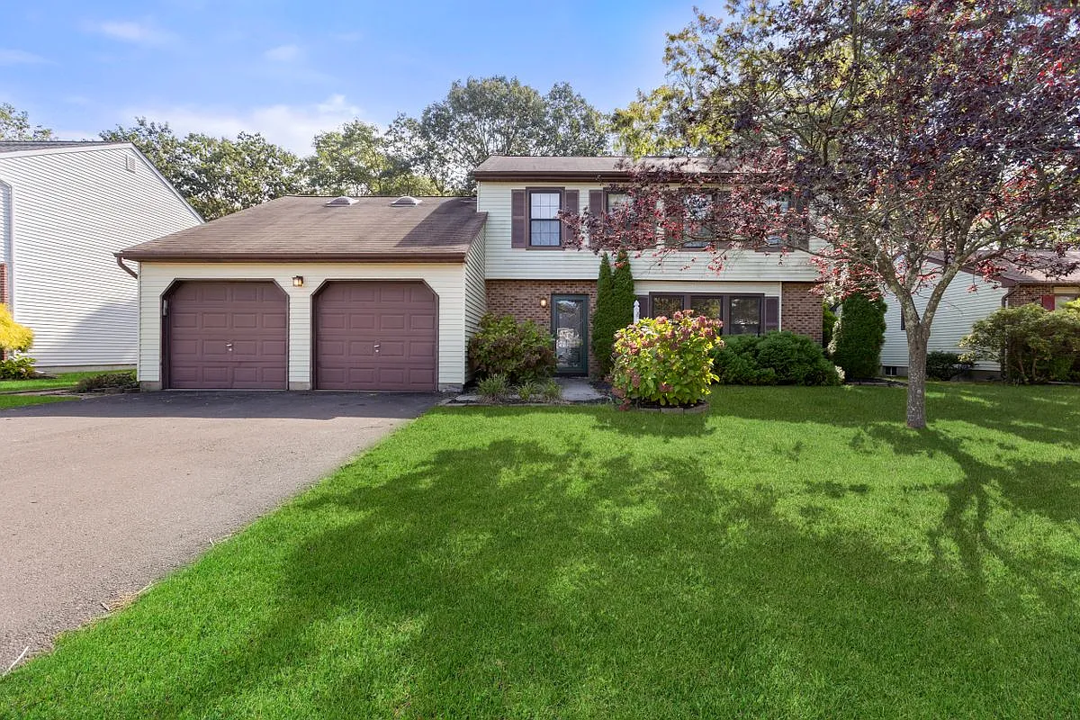 4 bed, 3.0 bath, 1883 sqft, $3,900 — Photo 1