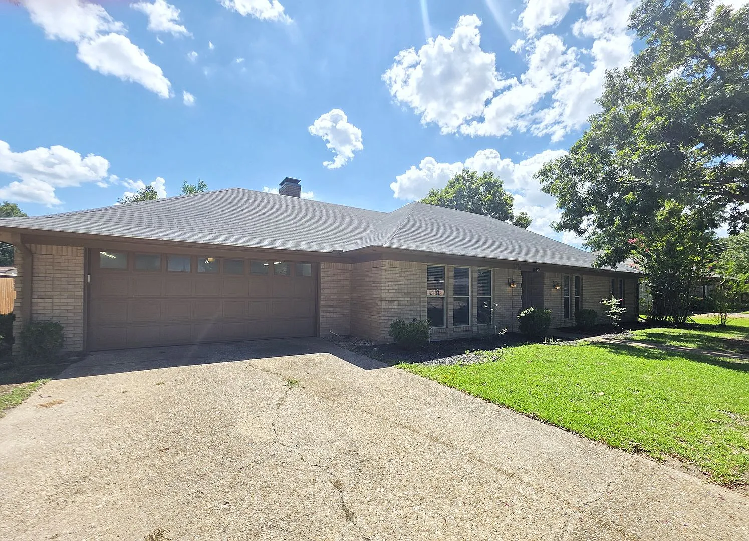 South Tyler! 4 Bedroom, 2 Bath Home w/Office! — Photo 2