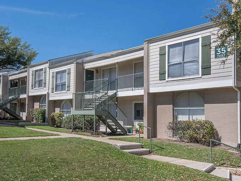 Chevy Chase Apartments — Photo 31
