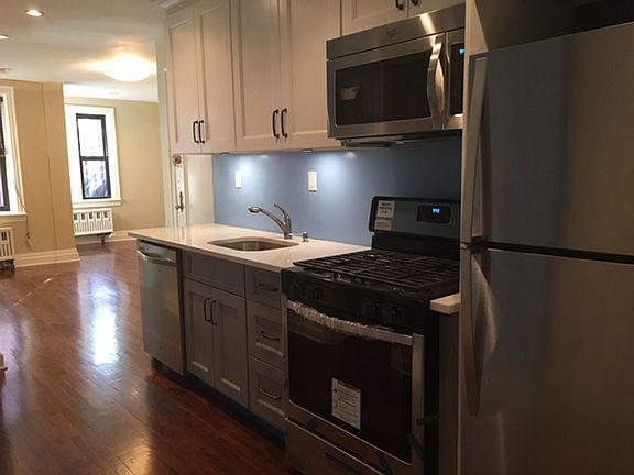 3rd image of 41 Willow St APT 1