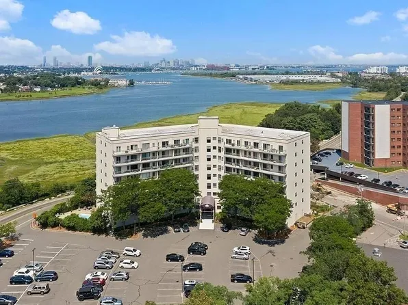 133 Commander Shea Blvd #58, Quincy, MA 02171