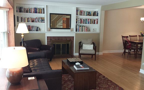 3rd image of 1223 E Woodford Pl