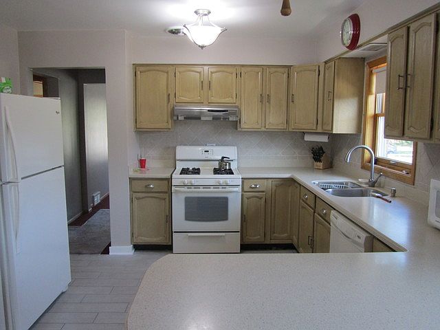 2nd image of 8012 N Overhill Ave