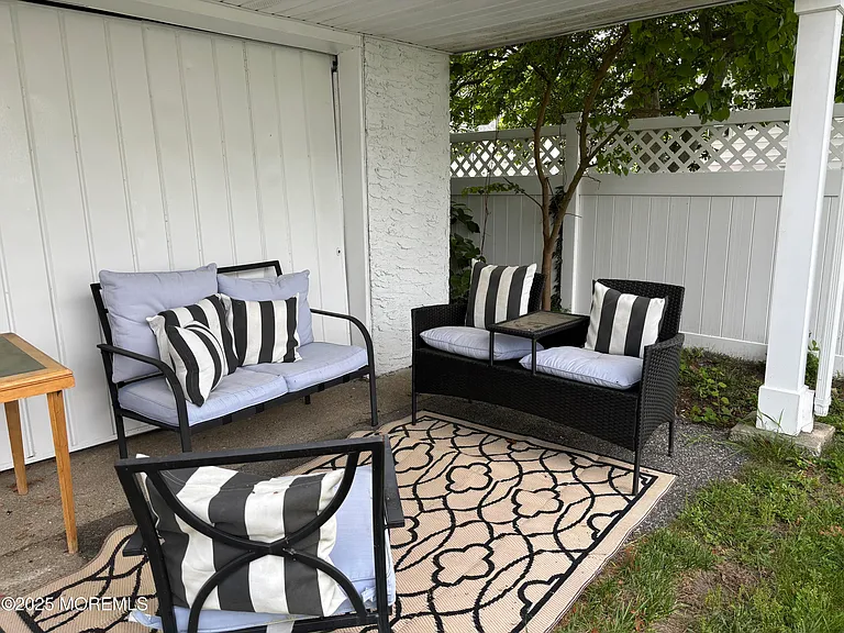410 Burlington Ave #REAR — Photo 7