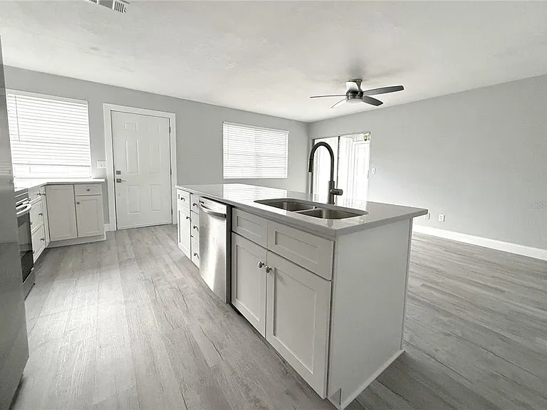 1231 Illinois Ave #1 — Photo 3